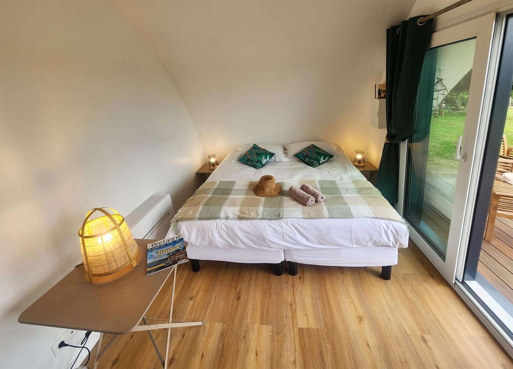 Gites & Tiny Houses Les Hauts De Toulvern Baden Bilik gambar